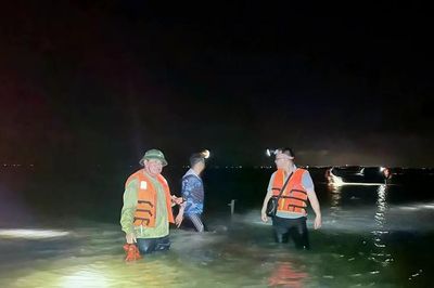 Quảng Ninh tháo dỡ hàng trăm bè nuôi thủy sản trái phép