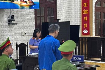 Truy sát vợ cũ, lĩnh 15 năm 6 tháng tù