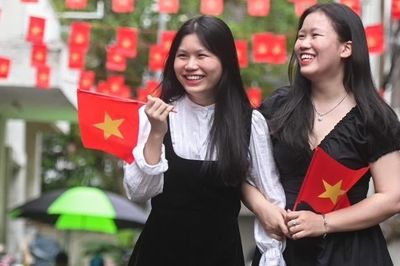 Ngày Văn hóa VN: Thay vì chỉ tắt điện đóng cửa cho nhân viên nghỉ, cần hành động