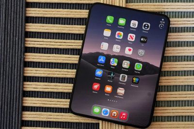 iPhone Duo bị chê phí tiền, Duo 2 khắc phục những điểm yếu nào?