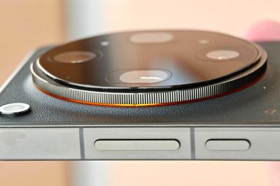 Smartphone có camera selfie 100MP: Galaxy S27 Ultra và iPhone 20 đối đầu ra sao?