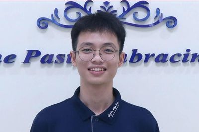 Từng 'lỡ hẹn' với giảng đường, nam sinh thi lại, tốt nghiệp thủ khoa Nhân văn