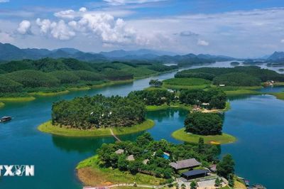 Hồ Thác Bà - 'Vịnh Hạ Long trên núi' giữa đại ngàn Tây Bắc