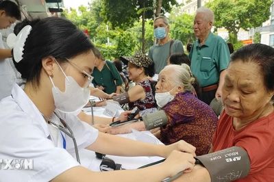 Hà Nội hướng tới bảo đảm sàn an sinh tối thiểu cho 100% người dân