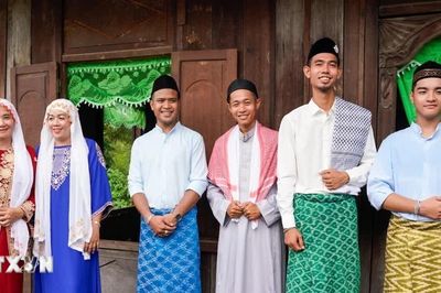 Sắc màu văn hóa qua trang phục truyền thống của người Chăm Islam ở Nam Bộ