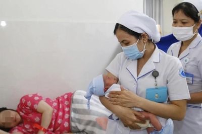 Hà Nội dự kiến hỗ trợ 4 triệu đồng cho phụ nữ sinh 2 con trước 35 tuổi, 1 triệu đồng cho cặp đôi kết hôn