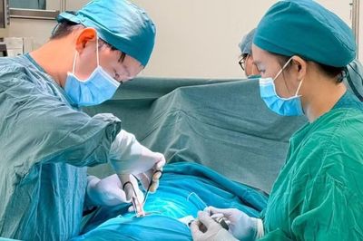 Bé trai 3 tuổi bị lồng ruột hiếm gặp, phải cắt bỏ 10cm ruột