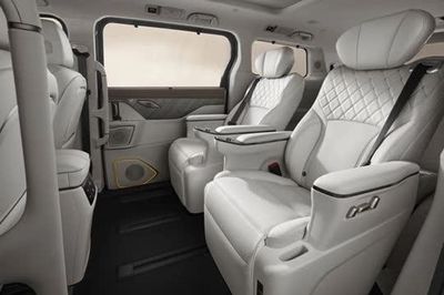 Xe MPV động cơ hybrid, công suất 438 mã lực, giá hơn 1 tỷ đồng