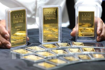 Giá vàng thế giới giảm khi đồng USD mạnh lên trước cuộc họp của Fed
