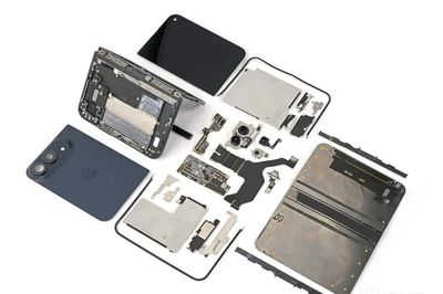 Tháo rời iPhone Duo hé lộ hai nguyên nhân có thể khiến màn hình hỏng