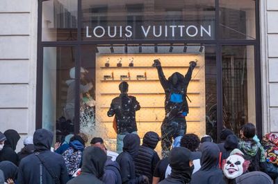 Ngành hàng xa xỉ tại Paris bất ổn do bạo loạn