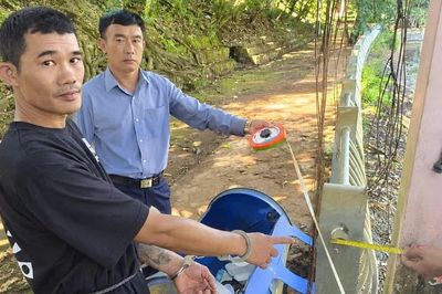 Bắt đối tượng trộm cắp dây điện ngầm ở Công viên Diên Hồng