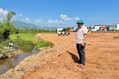 Lo ngập úng tại khu tái định cư Thượng Giang 2