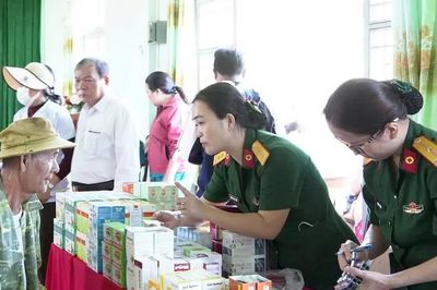 Khám bệnh, cấp thuốc miễn phí cho gần 150 người dân xã Ia Hrung