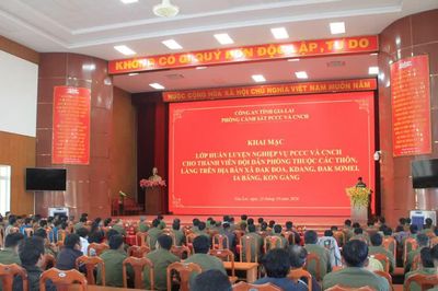 Gia Lai: Huấn luyện nghiệp vụ phòng cháy chữa cháy và CNCH cho lực lượng dân phòng