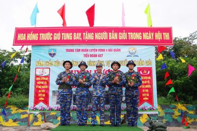 Trung tâm Huấn luyện Vùng 4 Hải quân kiểm tra bắn đạn thật cho học viên sĩ quan hải quân