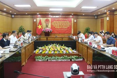 Đoàn công tác của Ban Chính sách, Chiến lược Trung ương làm việc tại Lạng Sơn