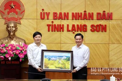 Lãnh đạo UBND tỉnh tiếp và làm việc với Đoàn công tác UBND thành phố Hải Phòng