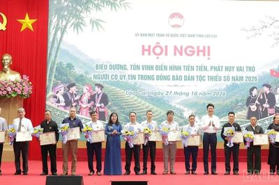 Lào Cai tôn vinh 50 người có uy tín tiêu biểu trong đồng bào dân tộc thiểu số