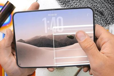 Nhiều máy iPhone Duo bị nứt rãnh gập màn hình và chi phí sửa chữa đắt đỏ tới 26 triệu đồng