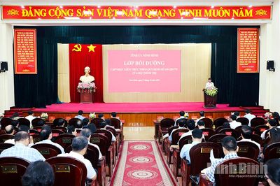 Khai mạc Lớp bồi dưỡng cập nhật kiến thức theo Quy định số 145-QĐ/TW của Bộ Chính trị