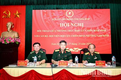 Thường trực Hội Cựu chiến binh tỉnh đối thoại với cán bộ, hội viên cựu chiến binh phường Nam Định