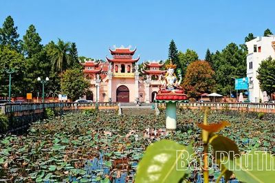 Sắc màu cổ tự nơi chùa Hà