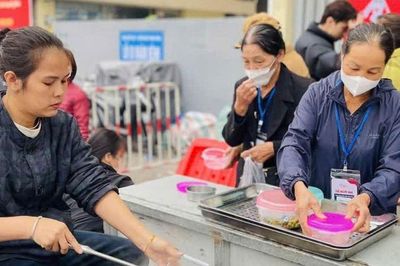 Hà Nội: "Bảo Đồng Nát" và bếp cơm nghĩa tình sẻ chia hơi ấm tình người