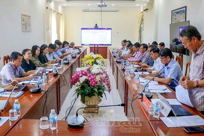 Xã Trần Văn Thời trao đổi triển khai mô hình sản xuất tuần hoàn xanh