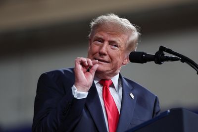 Ông Trump bất ngờ treo thưởng 1 triệu USD cho loại tin báo đặc biệt
