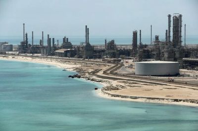 Houthi nhận trách nhiệm vụ tấn công vào nhà máy lọc dầu lớn nhất Ả Rập Xê Út