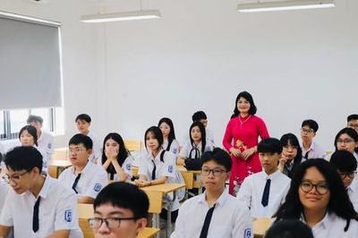 Tăng định mức tiết dạy: Giáo viên lo áp lực công việc gia tăng