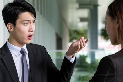 Bạn gái muốn quà kỷ niệm 15 triệu đồng, tôi thấy áp lực