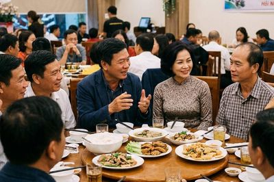Họp lớp sau 36 năm, người từng học kém nhất lại khiến cả lớp ngỡ ngàng
