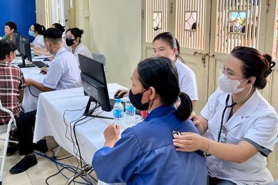 Hà Nội nâng chuẩn an sinh, chăm sóc sức khỏe toàn diện từ trẻ thơ đến người cao tuổi