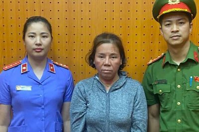Hà Nội: Khởi tố 'thần y' dỏm lừa bán thuốc Đông y trị đột quỵ, khẩn trương tìm bị hại