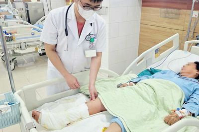 Đắp lá ớt chữa vết thương, người phụ nữ 65 tuổi nguy cơ mất chân