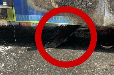 Hà Nội yêu cầu rà soát an toàn xe buýt sau vụ nắp cống chọc thủng pin
