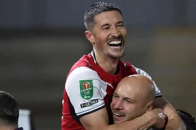 HLV đội hạng Tư nói điều bất ngờ sau khi quật ngã Arsenal