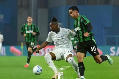 Lazio thắng đậm Sassuolo, vươn lên dẫn đầu Serie A