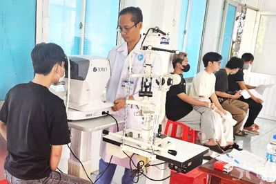 Cận thị có được nhập ngũ không?