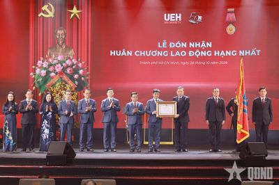 Tổng Bí thư, Chủ tịch nước Tô Lâm trao Huân chương Lao động hạng Nhất tặng Đại học Kinh tế TP Hồ Chí Minh