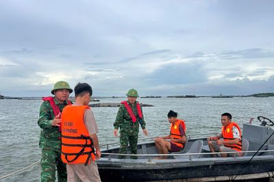 Các đơn vị Quân đội chủ động ứng phó với gió mạnh, sóng lớn trên biển