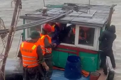 Vụ tàu cá Hà Tĩnh chìm trên biển: Tìm thấy thi thể 1 ngư dân
