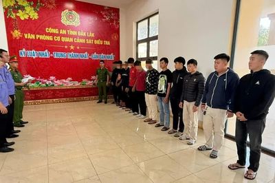 Khởi tố 13 bị can ở Đắk Lắk vì mang hung khí đánh lộn trên phố