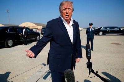 Tổng thống Trump tiết lộ thông tin về cuộc gặp thượng đỉnh Mỹ-Nga-Ukraine, lấp lửng chuyện tấn công Iran