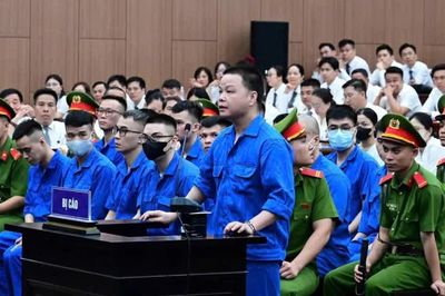 Mr Hunter khai về biệt danh 'thợ săn', đề nghị định giá lại 142 miếng vàng nguyên khối