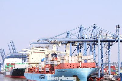 Giảm giá điện, thuế xăng dầu: Doanh nghiệp, sản xuất 'xả áp lực'