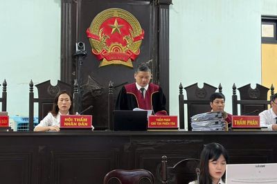 8 bị cáo hầu tòa trong vụ truy đuổi khiến 2 người tử vong