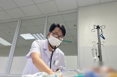 Tự truyền Glutathione tại nhà, người phụ nữ ở Hà Nội suy đa tạng